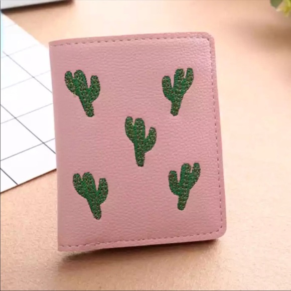 Cactus Print B-Fold Vegan Leather Wallet - Picture 4 of 8